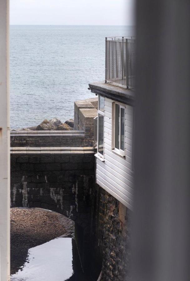Ammonite Luxury Beachfront Apartment Lyme Regis Exterior foto